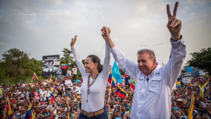 María Corina Machado encuentro en la UCV