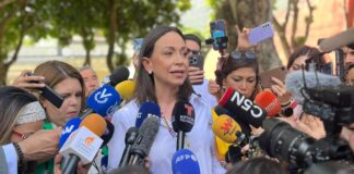 María Corina ejerce su derecho al voto