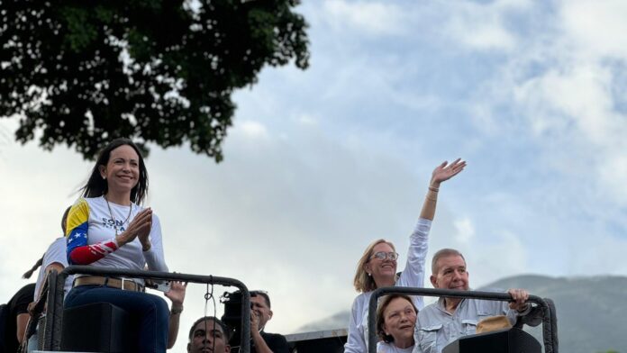 María Corina y Edmundo González en cierre de campaña en Las Mercedes