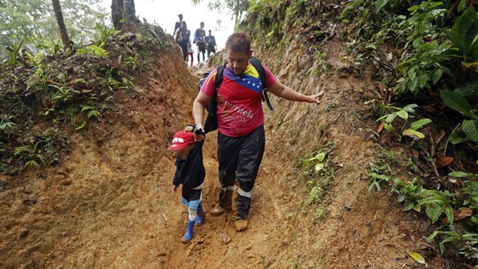 Migración de venezolanos por la Selva del Darién