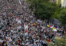 Multitudinaria concentración de María Corina y Edmundo González en cierre de campaña en Las Mercedes