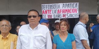 Pacto Unitario de Gremios y Sindicatos en el estado Lara acudió a la sede de la Defensoría del Pueblo para consignar un documento exigiendo la protección de los derechos ciudadanos.