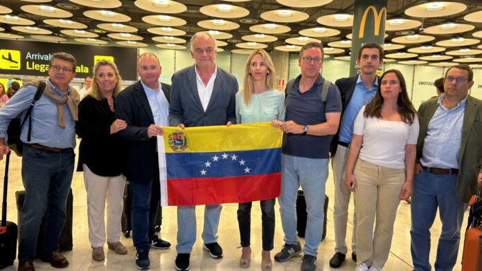 El grupo de parlamentarios del Partido Popular expulsado de Venezuela.