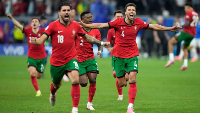 Portugal avanza a cuartos de final de la Eurocopa