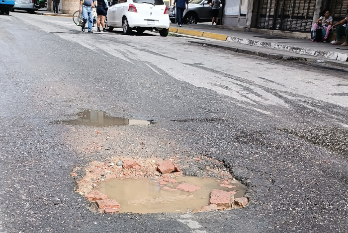 Huecos y hundimientos en las calles de Barquisimeto causan preocupación a sus habitantes