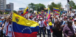 Cientos de barquisimetanos protestan pacíficamente en la plaza Macario Yépez