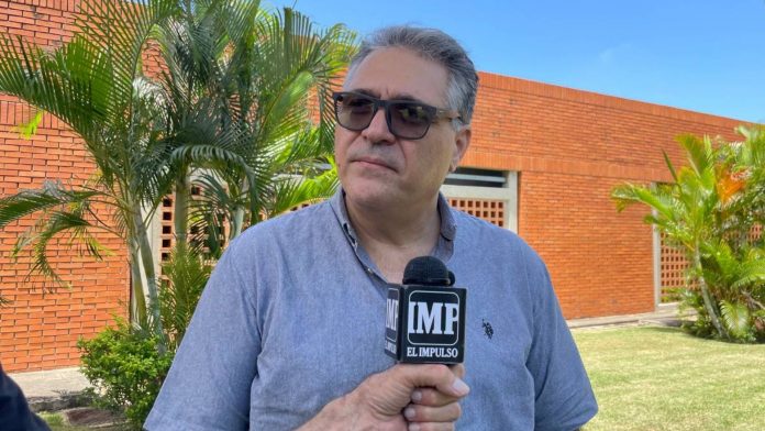 Piero Trepiccoone, politólogo