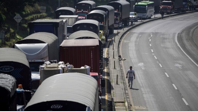 Transportistas de carga en protesta en Colombia