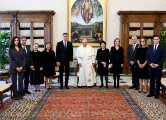 Pedro Sánchez y Papa Francisco (4)