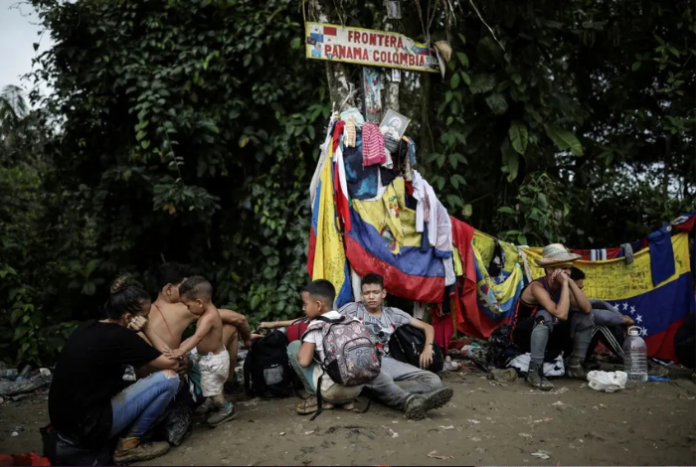 Migrantes venezolanos en el Darién