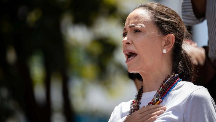 María Corina Machado recibe el galardón Premio Internacional de la Democracia