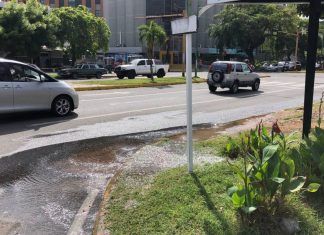 Bote de agua potable en el este de Barquisimeto