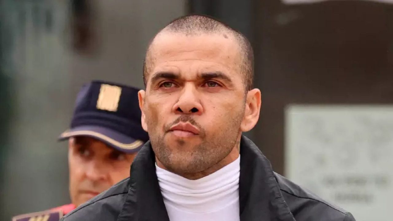 El exfutbolista Dani Alves fue condenado a 4 años de prisión por agresión sexual