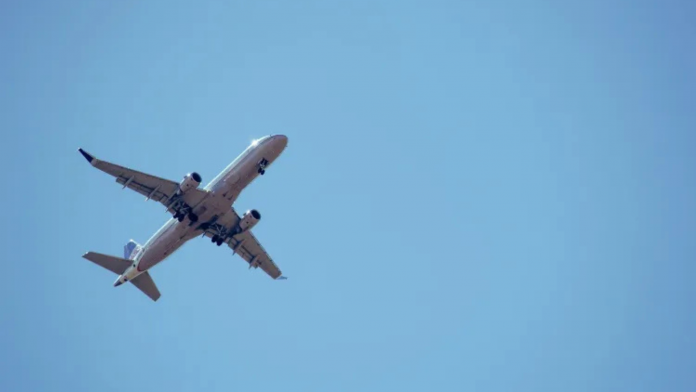 Presidente de aerolíneas venezolanas desmiente cierre de espacio aéreo