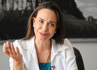 María Corina Machado insiste en negociar una transición pacífica