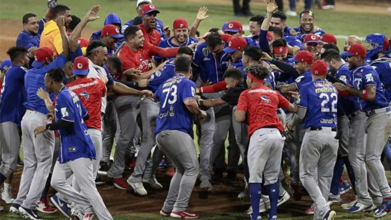 Tiburones de La Guaira se coronan campeones tras 37 años