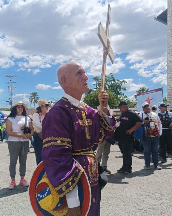 Los feligreses se visten de fe en la visita 167 de la Divina Pastora 