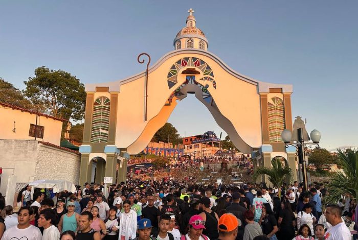 Arco de Santa Rosa ubica el inicio de la procesión mariana más grande del mundo