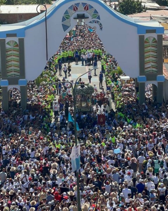 Cofradía de la Divina Pastora da inicio al recorrido