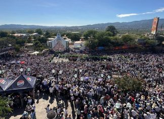 Miles de feligreses se congregaron alrededor de la visita 167 de la Divina Pastora