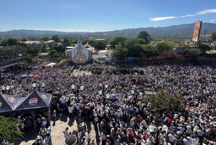 Miles de feligreses se congregaron alrededor de la visita 167 de la Divina Pastora