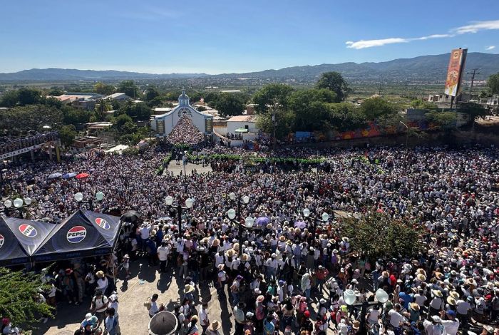 Miles de feligreses se congregan alrededor de la patrona de Barquisimeto