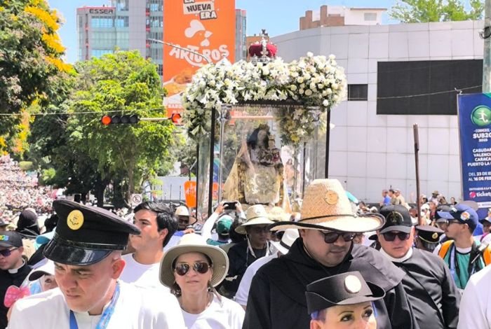 Divina Pastora recorre Barquisimeto en su visita 167