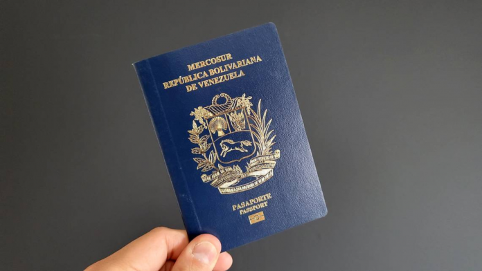 Pasaporte venezolano vencido recibe extensión de prórroga como documento válido en trámites financieros