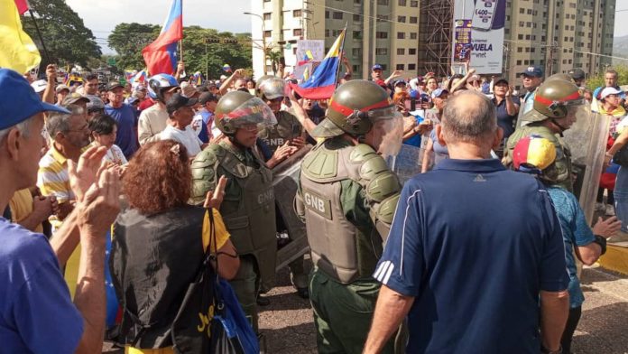 Concentraciones en Venezuela, fuerzas del estado se retiran en Táchira