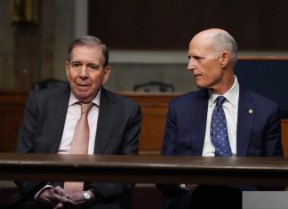 Edmundo González junto al senador Rick Scott en el capitolio de los Estados Unidos