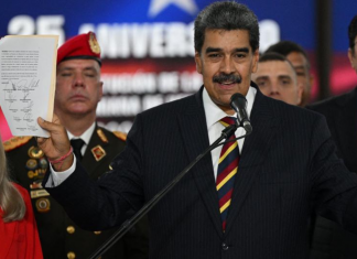 Maduro anuncia una comisión con Rodríguez, Escarrá y William Saab para reforma costitucional