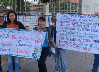 Profesores de la Unidad Educativa San Francisco Javier protestan ante decretos del Ministerio de Educación