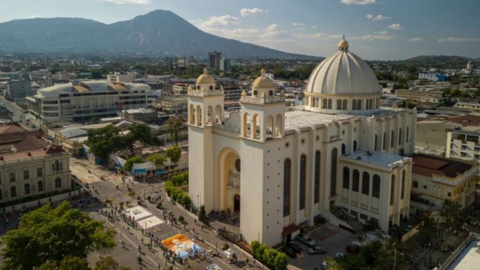 El Salvador cambia estatus del bitcoin y pasa a ser moneda de uso voluntario