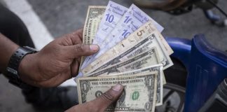 Caída del bolívar con respecto al dólar, castiga el bolsillo del venezolano