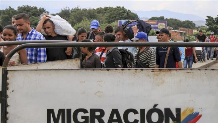 Venezolanos en espera de asistencia de ACNUR son informados de la cancelación del programa