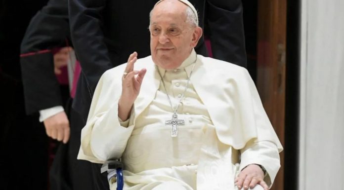 Salud del Papa Francisco empeora tras sufrir crisis respiratoria y anemia que requirió transfusiones de sangre y oxígeno