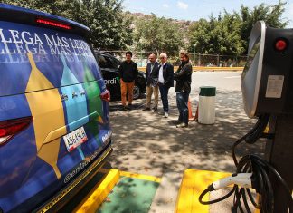 La estación de carga para autos eléctricos, instalada en el campus de la universidad en Montalvban. Foto Ucab.