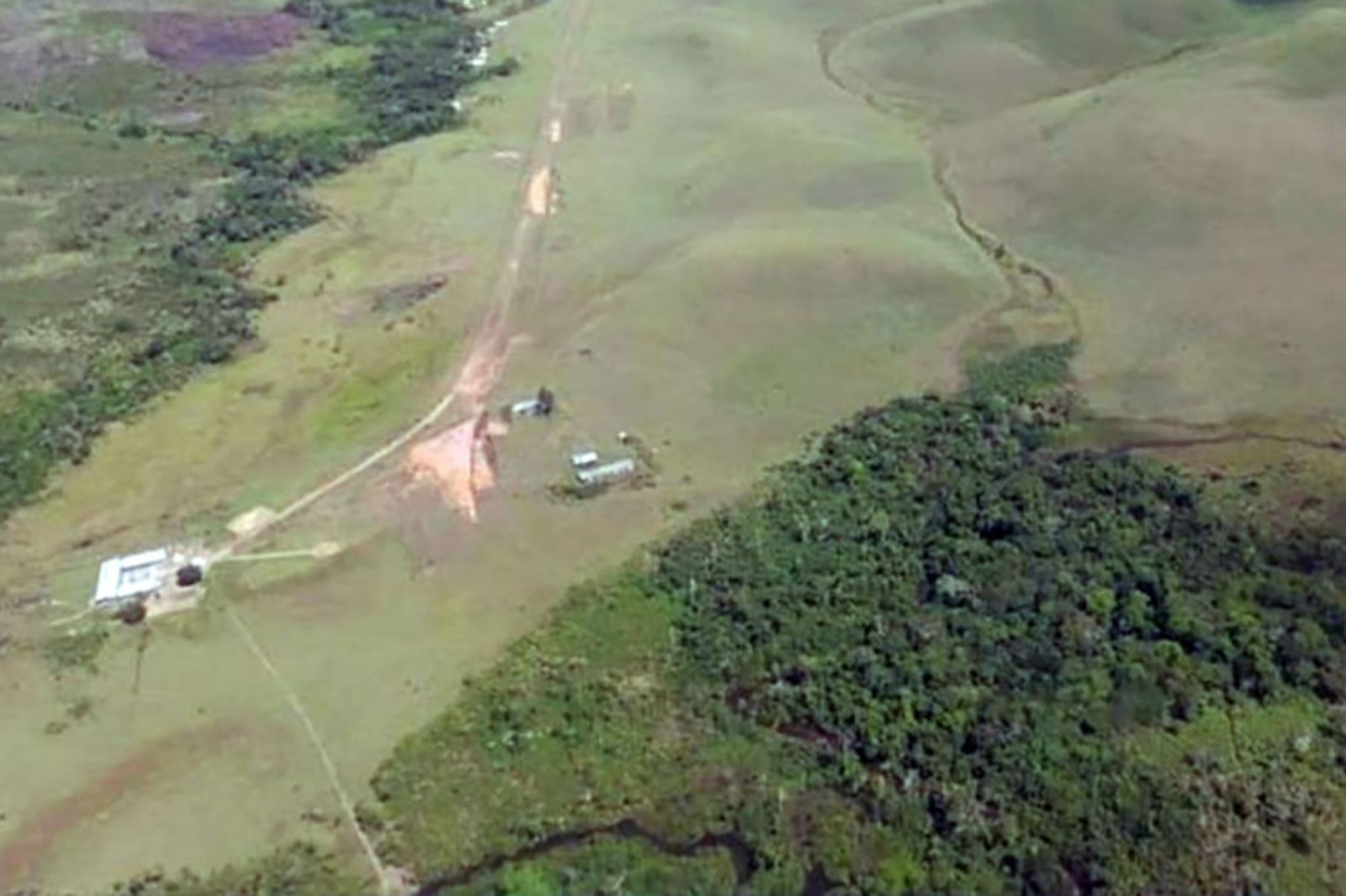 Rescatan a tres sobrevivientes tras accidente aéreo en Amazonas #30Jul