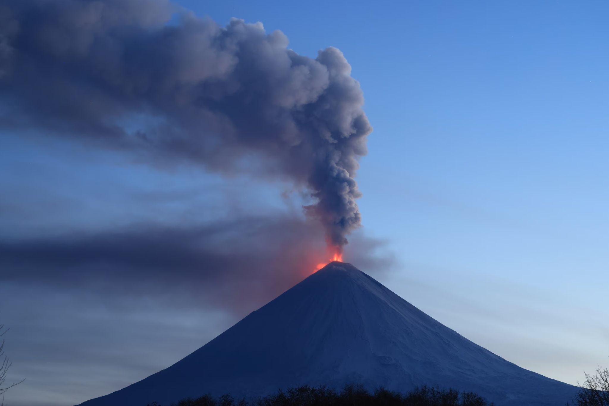 Erupción del Volcán Klyuchevskoy agrega tensión en Kamchatka tras potente sismo #29Jul